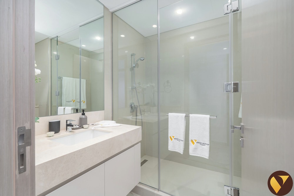 Luxury 2BR in ACT 1 Near Dubai Mall