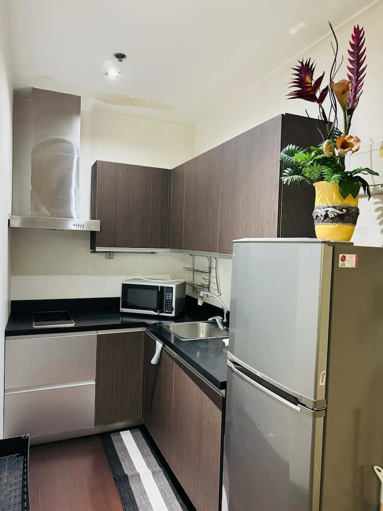 Gramercy Residences 1 bedroom w Balcony