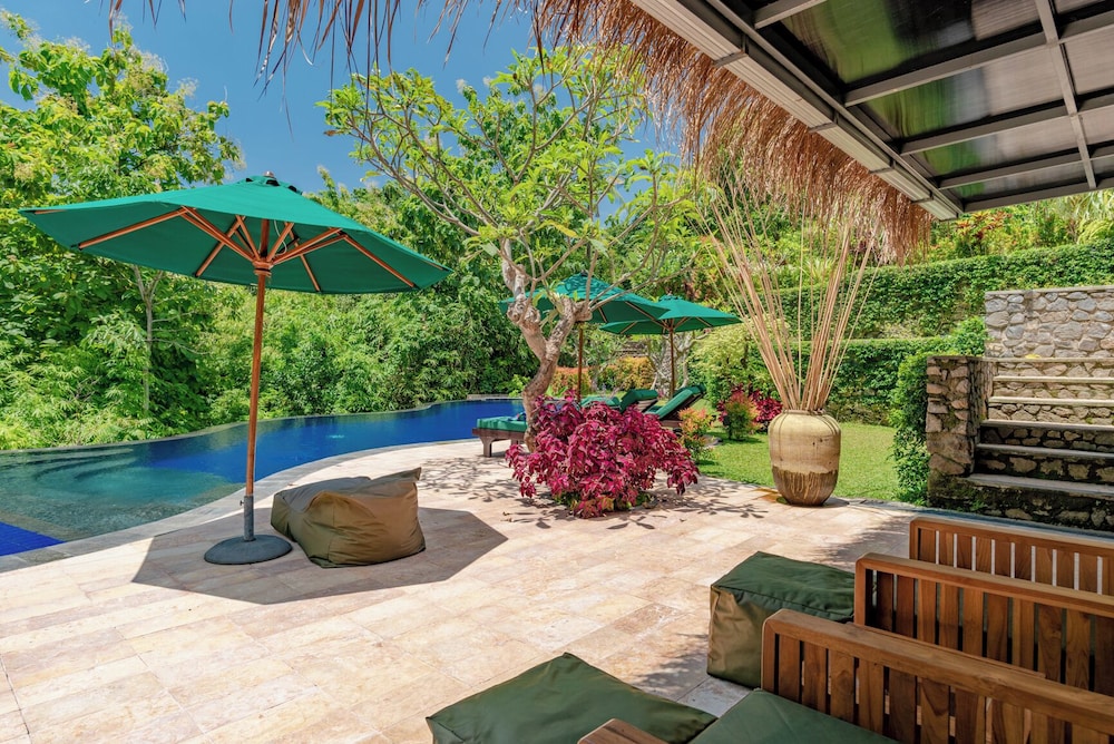 Alamanda Lovina Resort