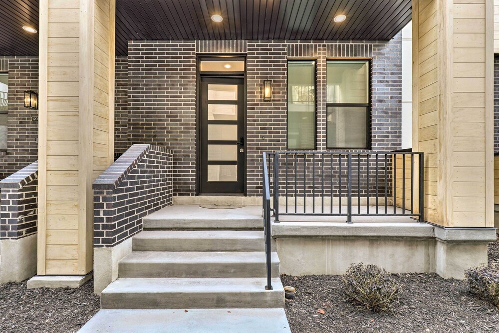 3-story Provo Townhome: 1 Mi to Byu! view 3