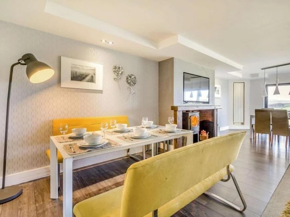 Sleeps 10 - Hot tub - Pool Table - Play Park