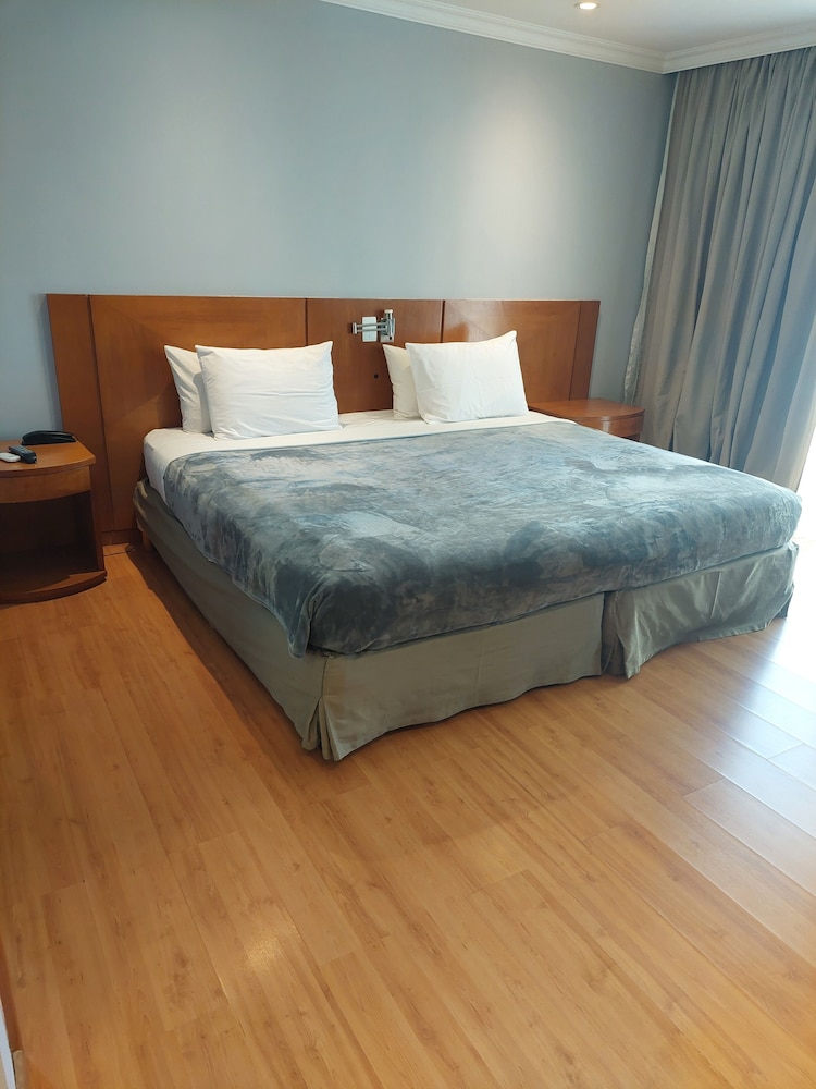 Flat Barra First