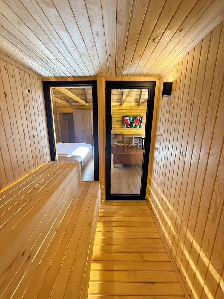 Navy Inn & Bungalows 2