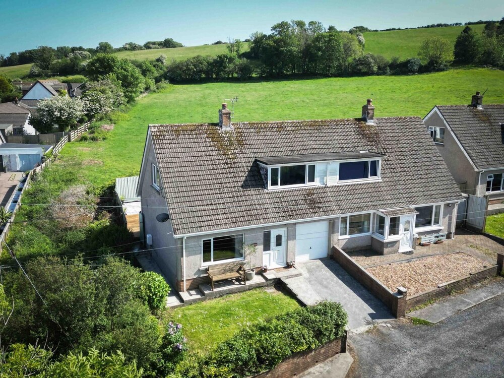 Larkfield - 3 Bedroom Holiday Home - Penally