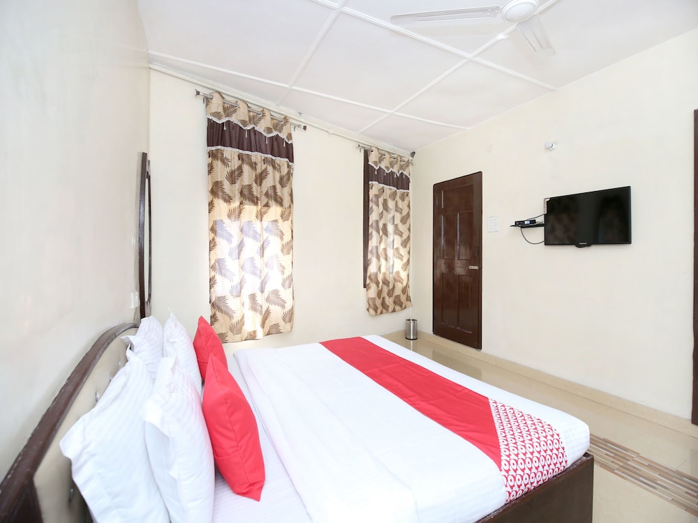 OYO 11595 Hotel Roxy