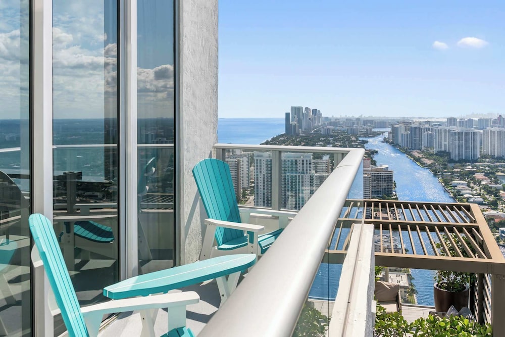 2BR Ocean Penthouse: Private Terrace & Hot Tub