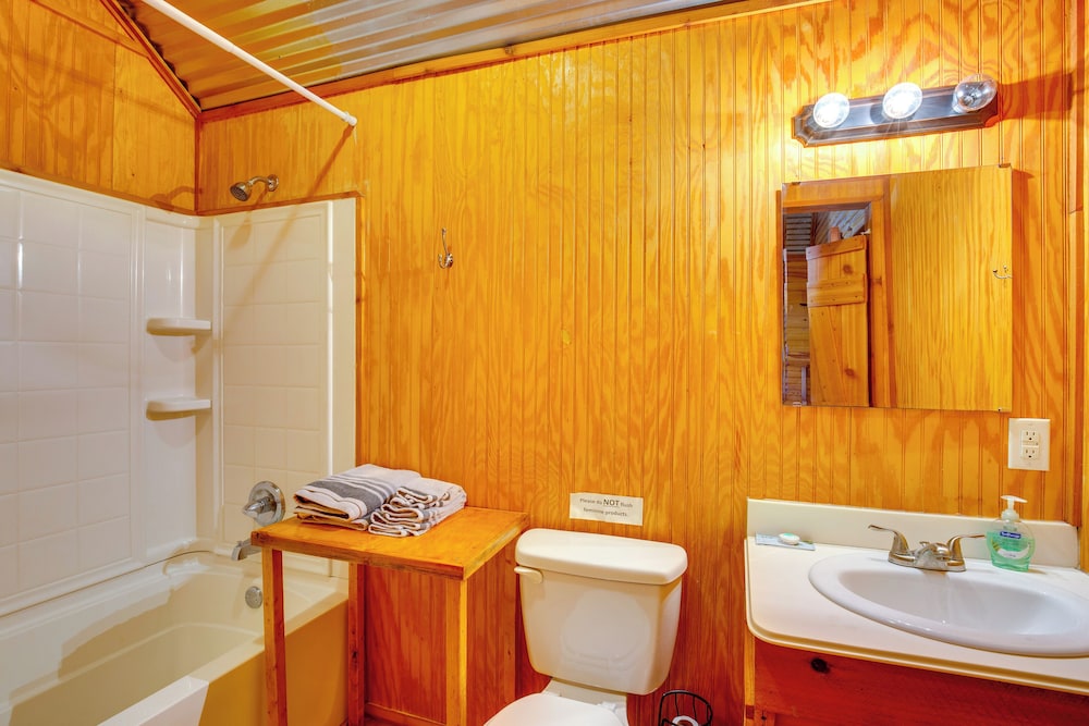 Group Getaway! Multi-level Lodge on Lake Tawakoni
