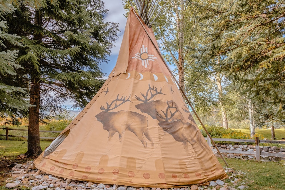 Twin Creeks Ranch Luxury Aspen Group Retreat 25-acres Guest House