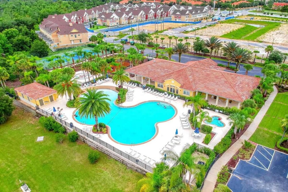 Very Near Disney 3 Bd Condo Walmart 1 min Away