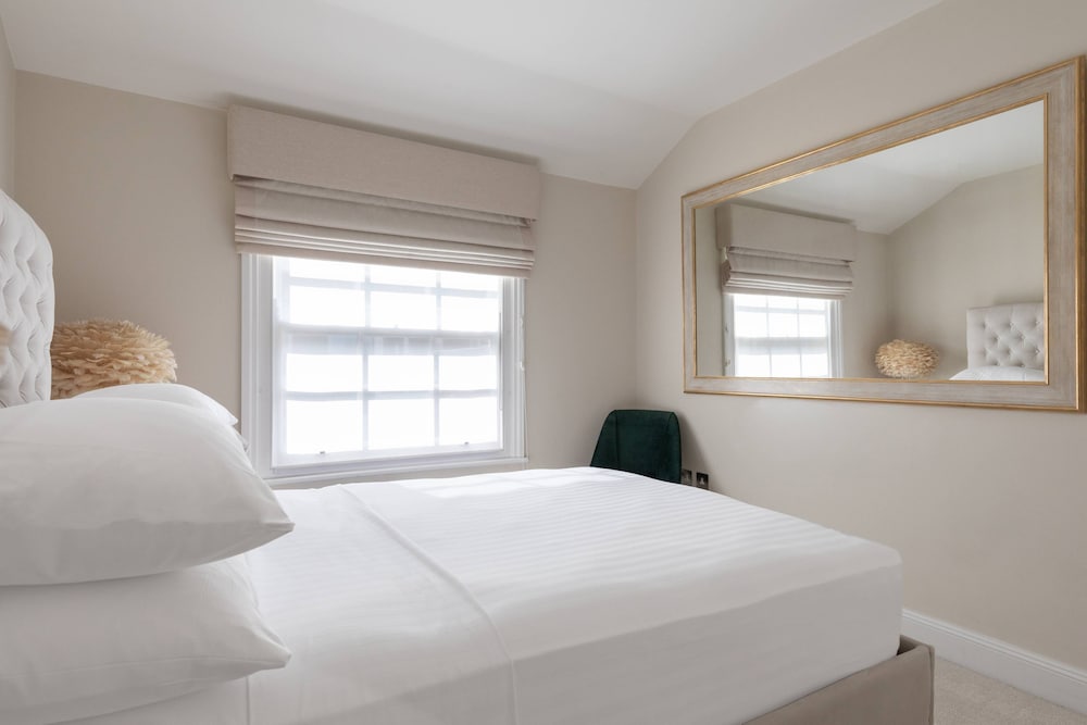 Donne Place II by Onefinestay view 2