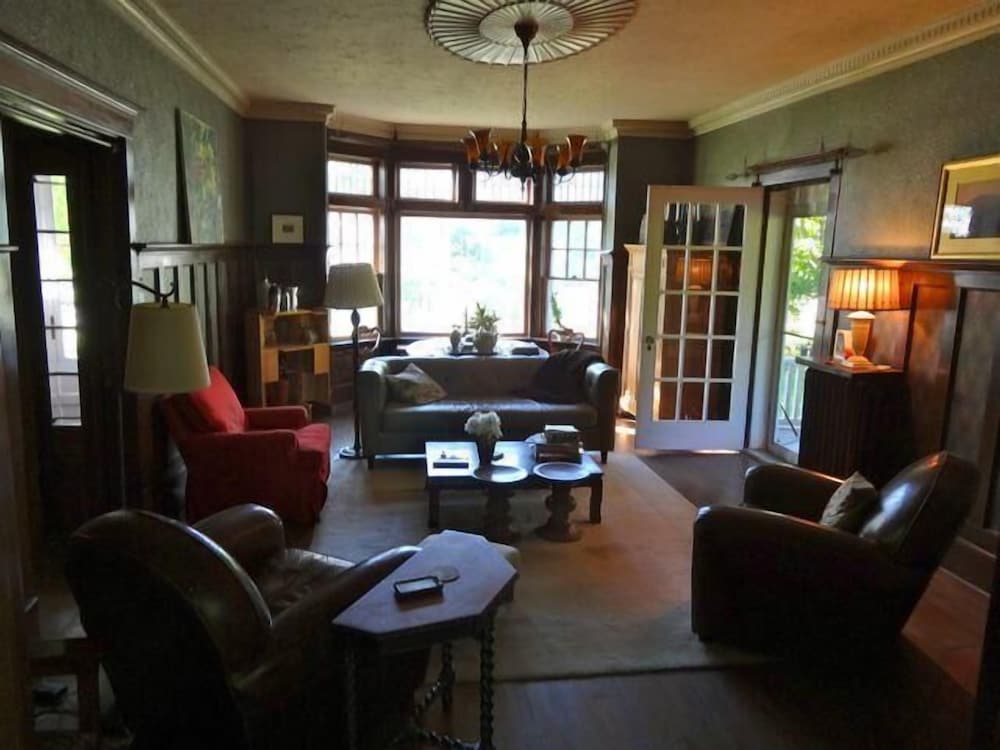 The Captain's House B&B