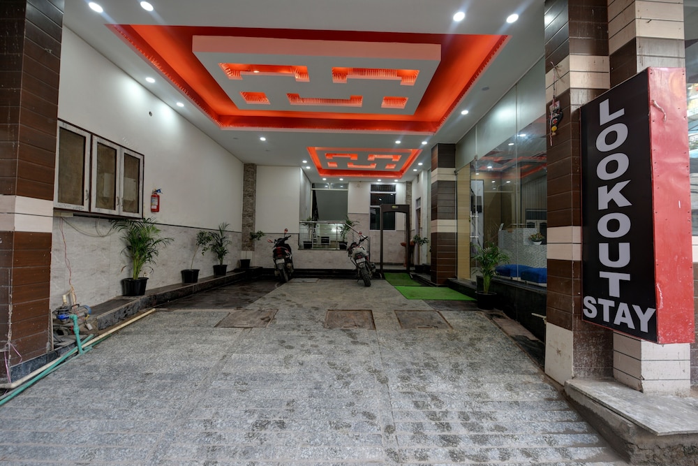 Hotel Lookout Stay Delhi IGI Airport