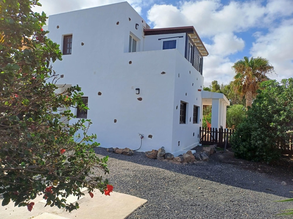 Lajares Villa-sleeps 6-free Parking-playground