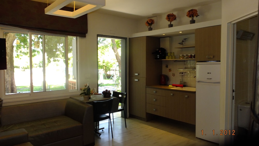 Nuriel Fruit & Guest House