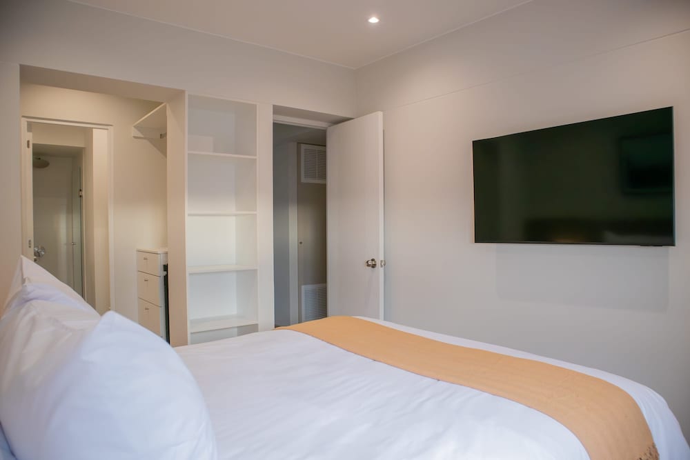 Picturesque 2BR With Fantastic Pool in Miraflores