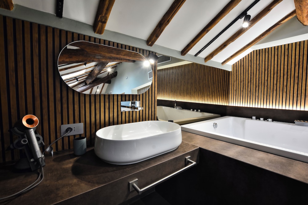 Corte Sospesa Guest House & Spa