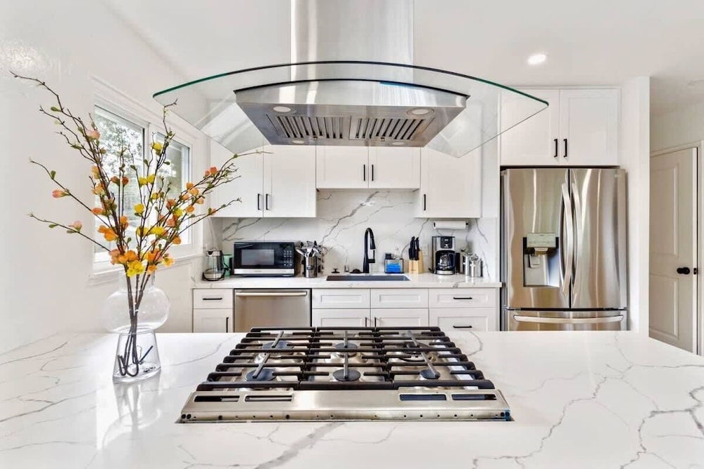 @ Marbella Lane - Stylish 4BR w/ Revitalizing View