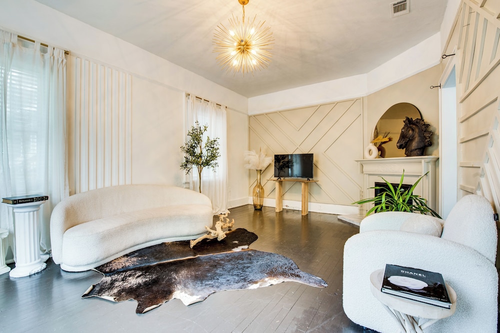 Renovated ATL Home 2 Mi to Mercedes-benz Stadium!