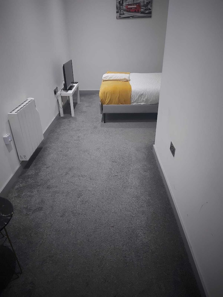 AWESOME 1 Bedroom Flat in Doncaster 2 view 2