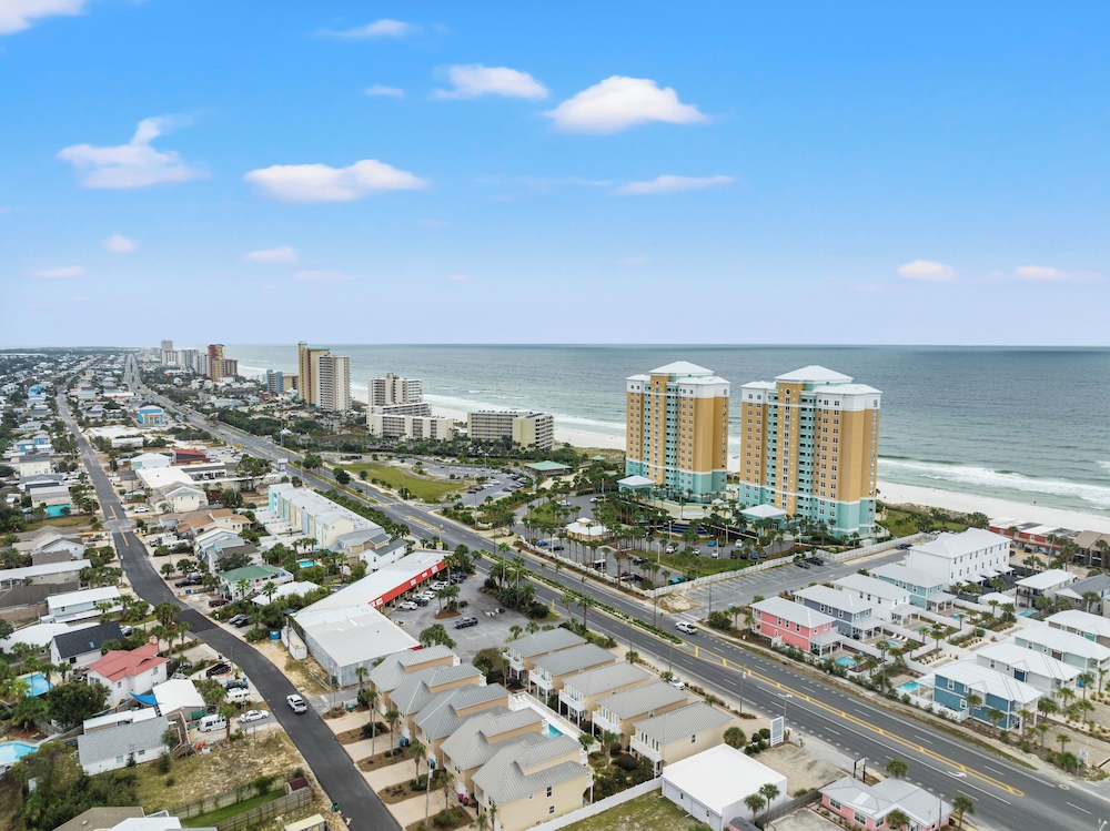 Escape to Sand Dollar Holler: Coastal Retreat, 3 Beds, 2.5 Baths, Sleeps 10!