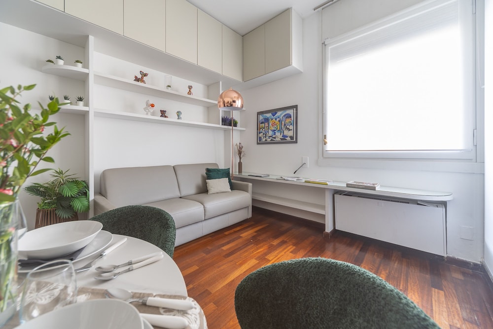 S Marco - Bright Central 1bdr With Balcony in Brera