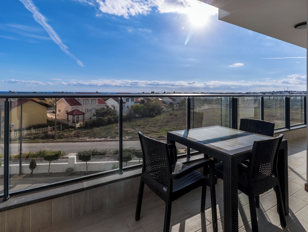 Caesar Blue Seaside Luxury Apartments