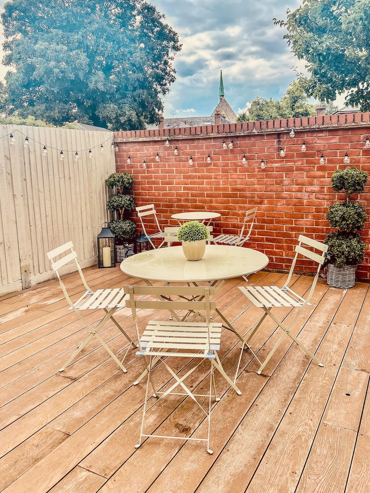 Stylish 3Bd Townhouse In Central Winchester