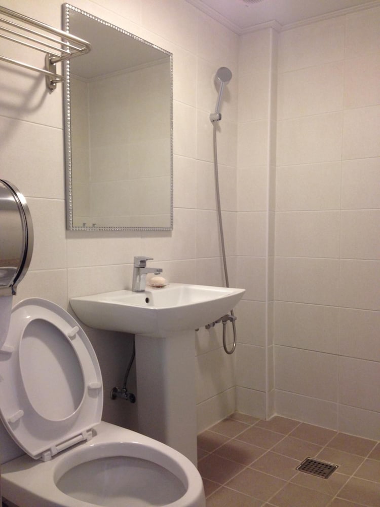 Jeju R Hotel & Guest House - Hostel
