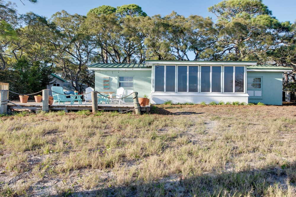 Relax & Refresh: Waterfront Cottage in Panacea