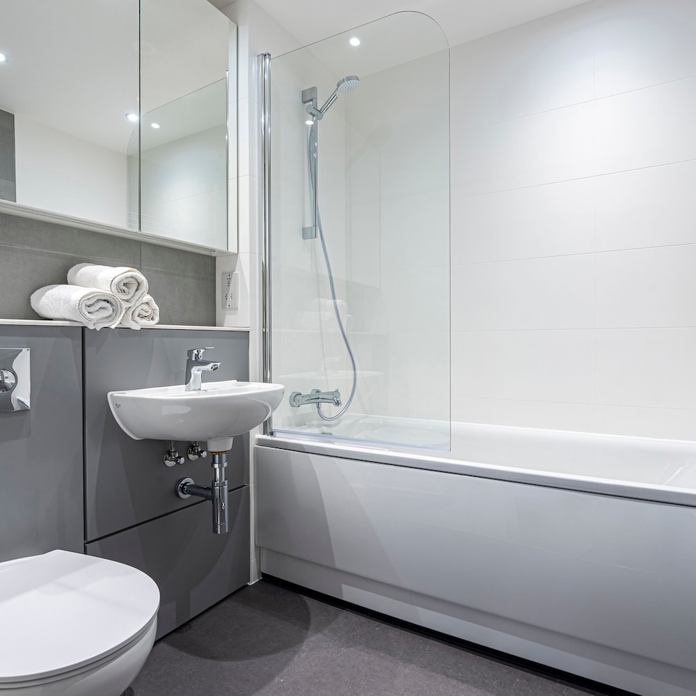 Deluxe Waterside Flat in Leeds view 5