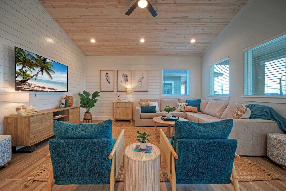 Pool, Firepit + Golf Cart Zone + Near Beach Looney Dunes by Avantstay