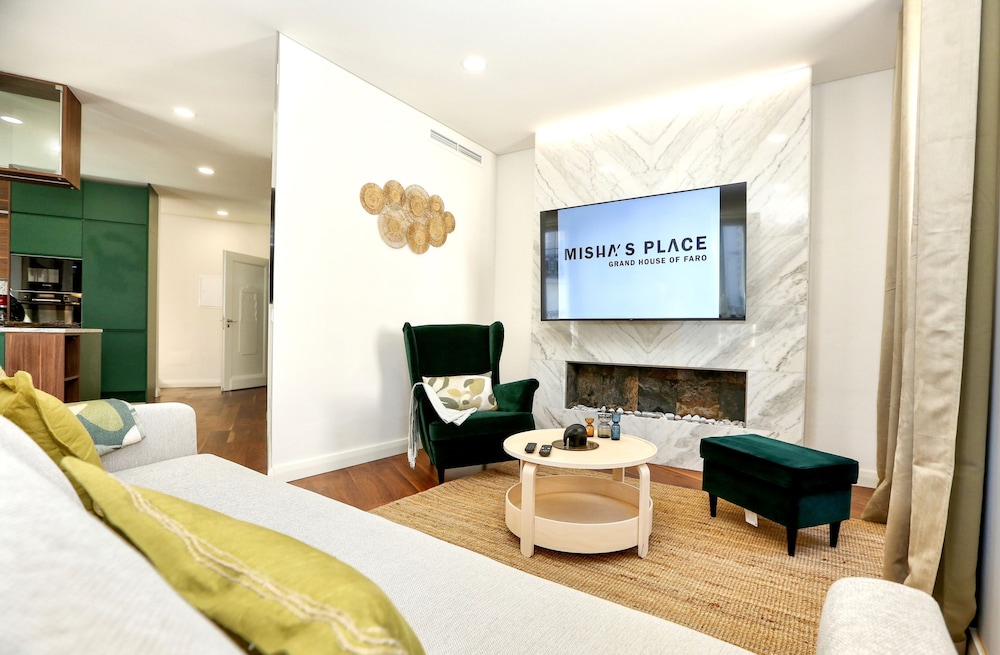 Green Essence Duplex in Faro by Misha s Place