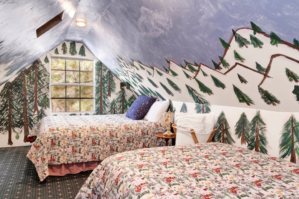 Cute and Cozy Cottage #2522