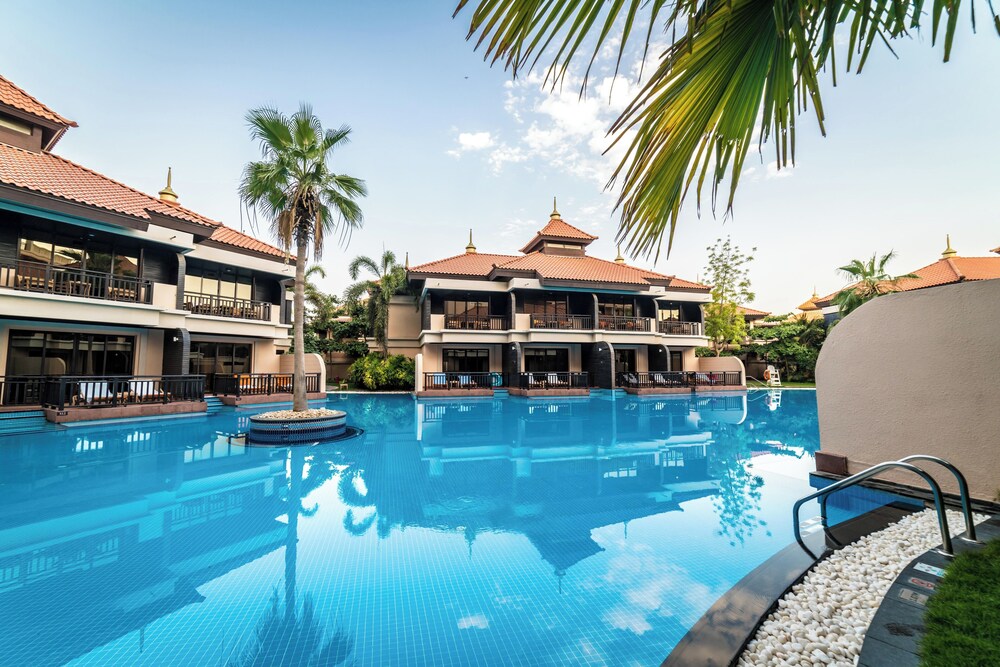 Lux BnB I Palm Jumeirah Resort I Palm Views