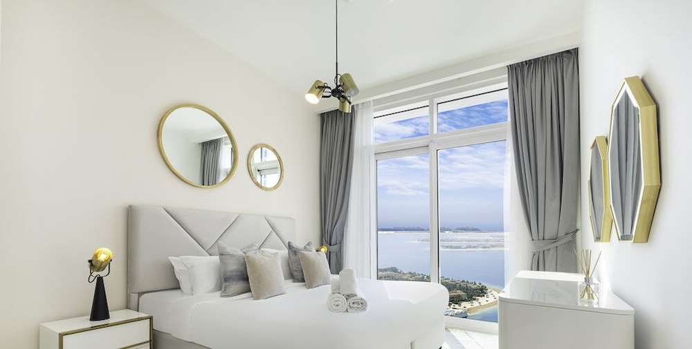 LUX The Atlantis Palm View Suite
