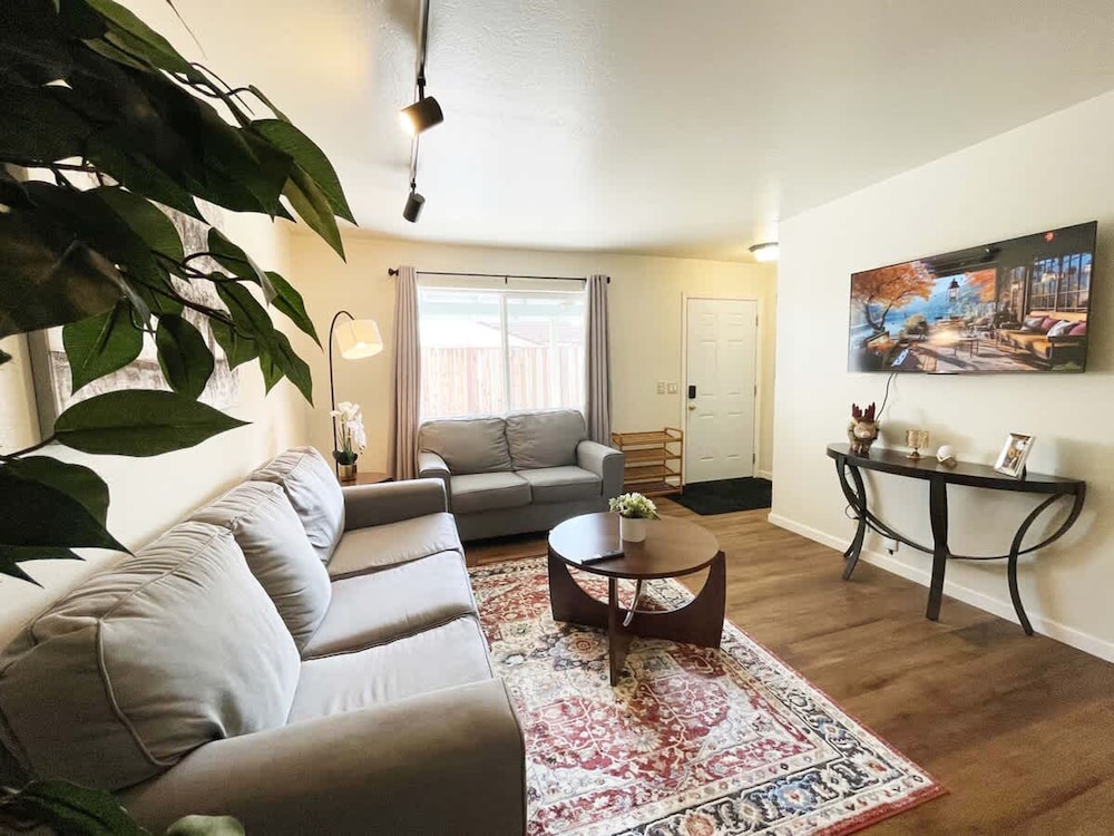 Campbell Cozy Bright 2B 1b AC Close to Downtown