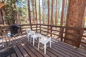 1360 Knoll Lane 3 Bedroom Home by RedAwning