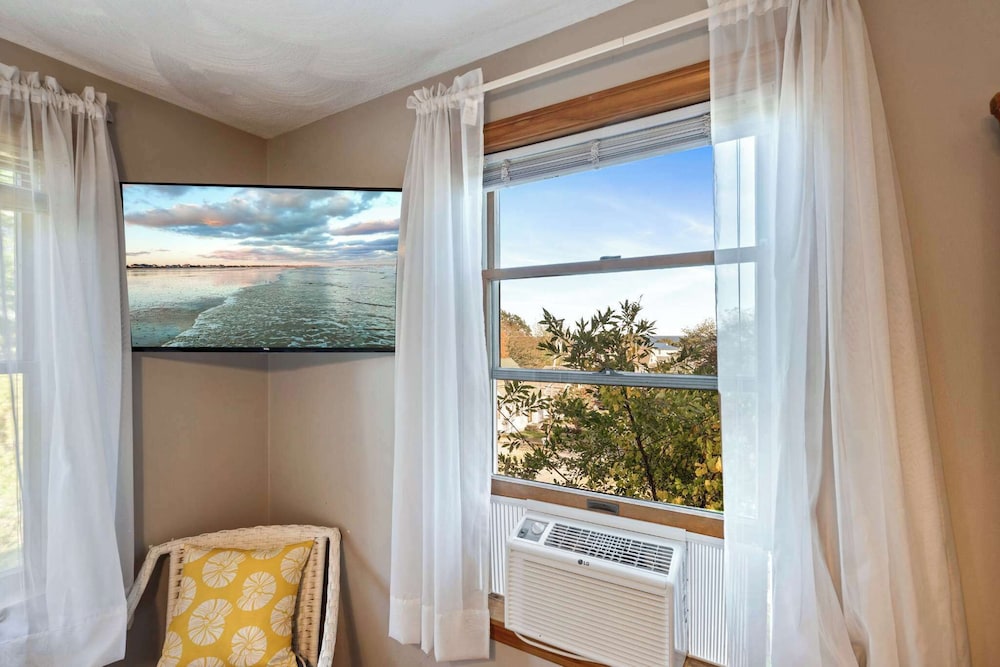 Nubble View Home for 10