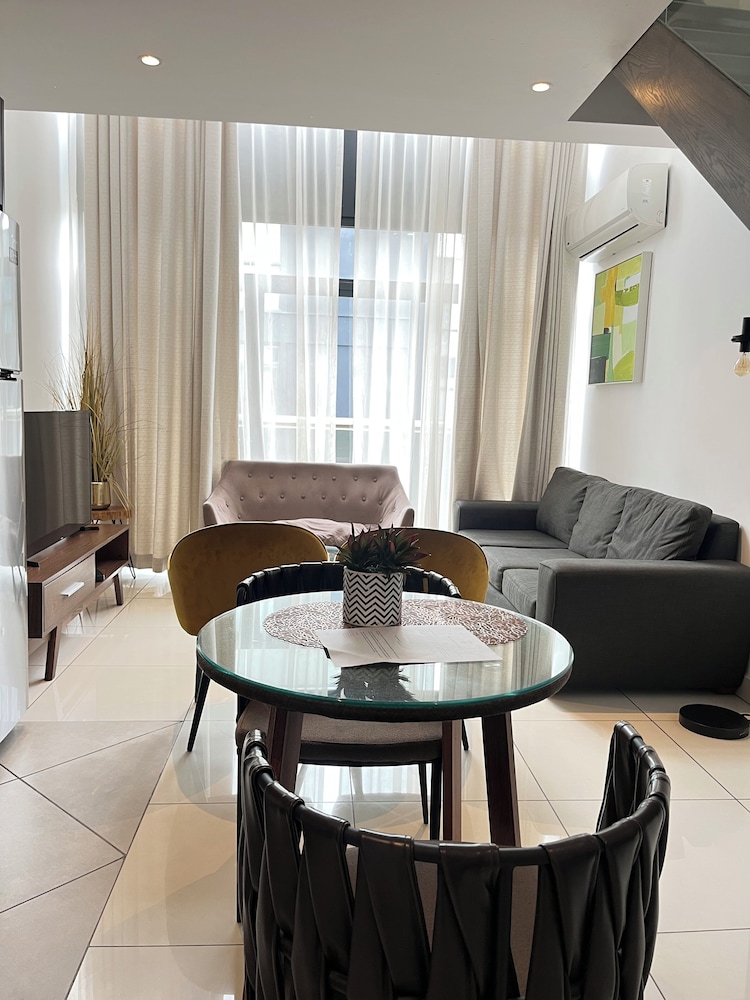 Easy Stay at Embassy Gardens Apartment