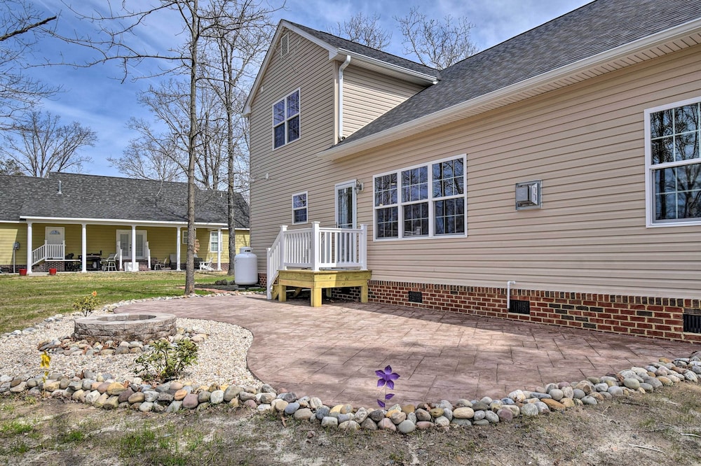 Spacious Home < 1 Mi to Kiptopeke State Park!