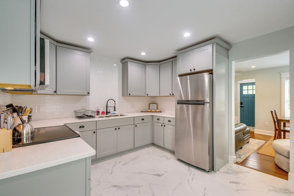Convenient OKC Apartment: 4 Mi to Dtwn!