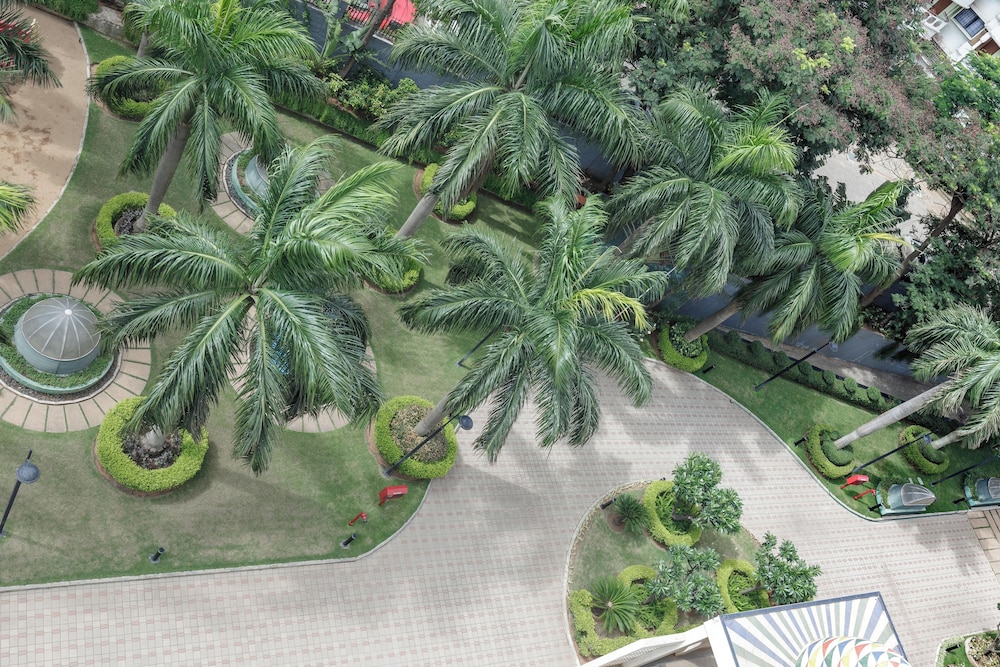 Lakeside Living by Red Olive Nr Airport 3bhk