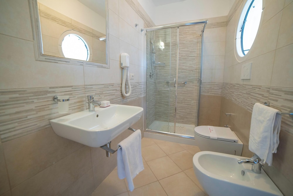 Le Onde Apartment 6 With Pool and Sea