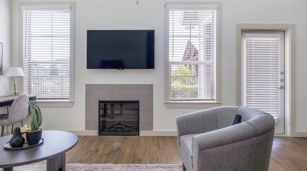 Landing Apartments Waller