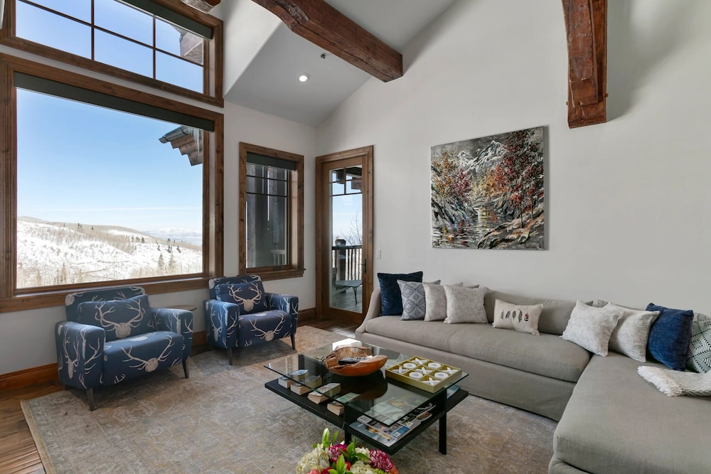Grand Lodge - Four Bedroom #302 - Ski-in/ski-out 4 Condo