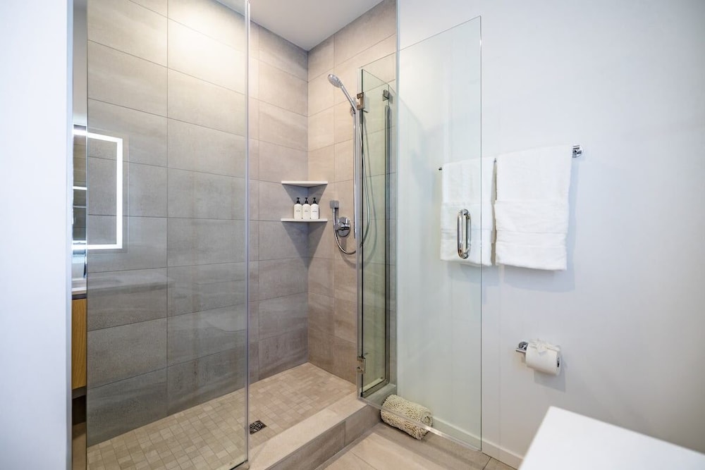@ Marbella Lane - Sleek Corner Ocean View
