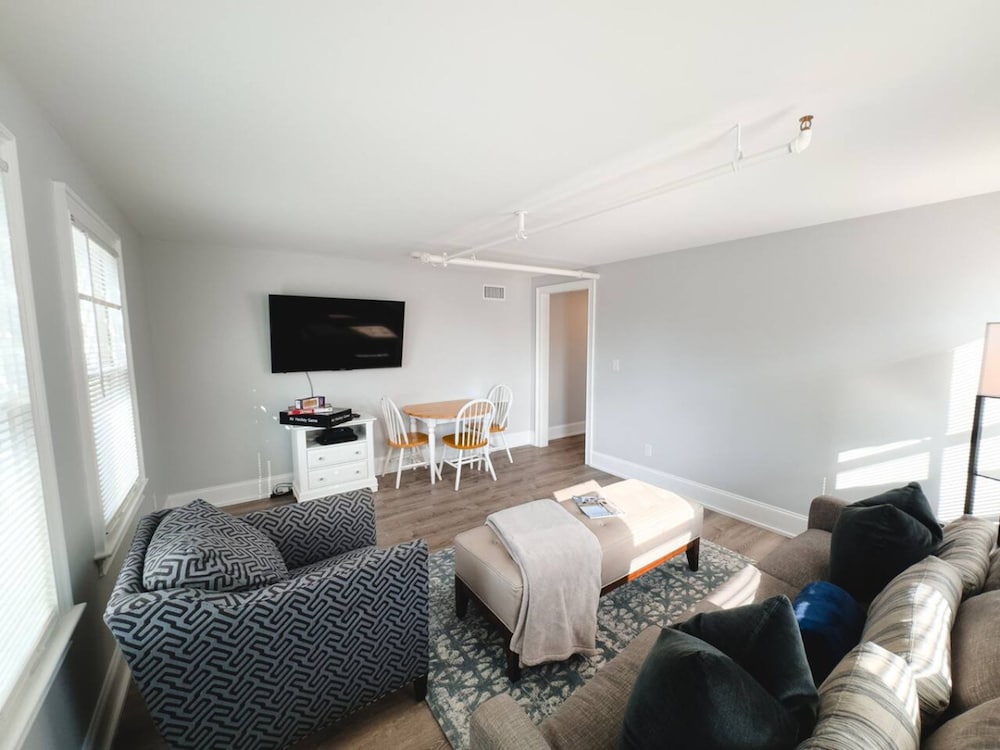 Water Access 5-bed 2-bath Retreat