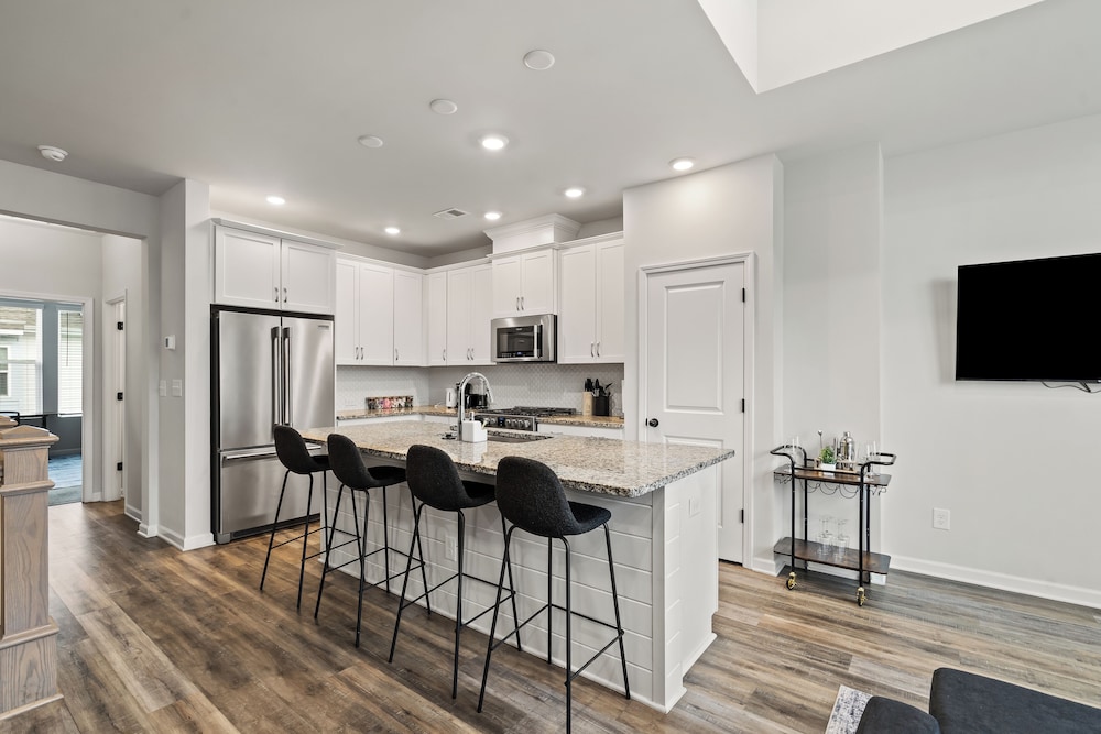 King 3BR Townhouse in Camp North End