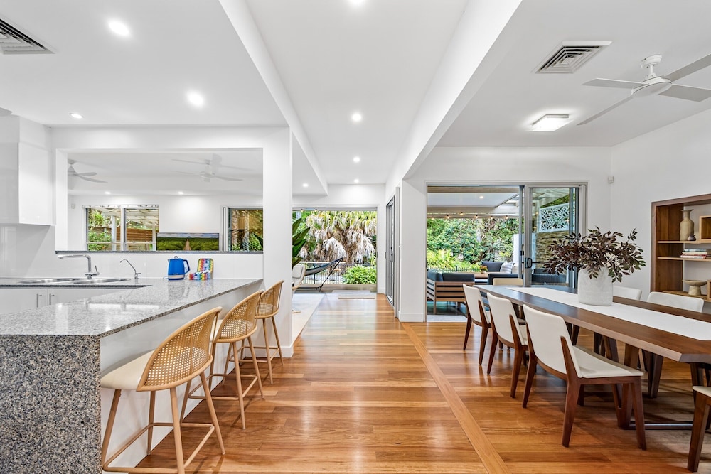 Spacious 3-bed Home With Patio Near Beach