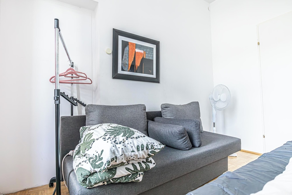 Comfy 4BR Apt Ideal for Groups Families